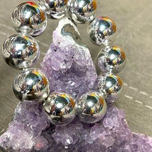 Silver ball bracelet